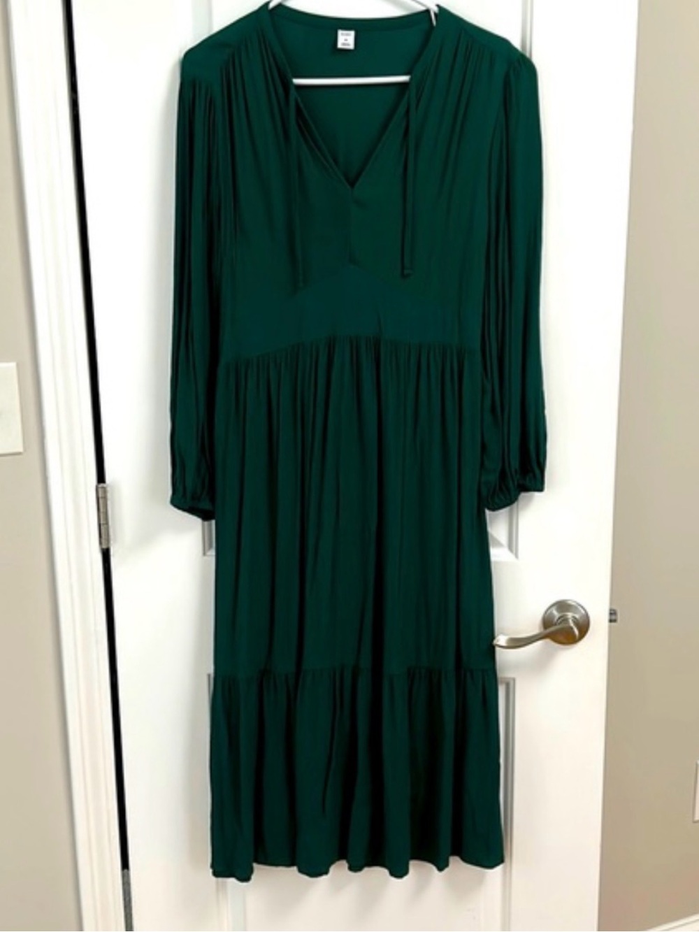 Old Navy Forest Green Long-Sleeve Tiered V-Neck Midi Dress